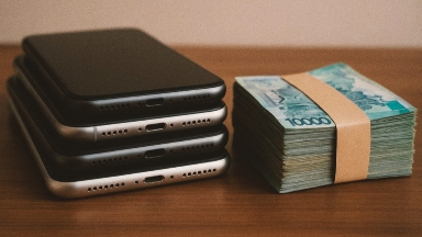  ءار سمارتفوننان 4000 تەڭگە: ميللياردتار بيۋدجەتكە ەمەس، جەكە كومپانياعا كەتىپ جاتىر