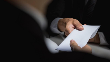 Memleketke zalal keltirgen ASHM departamentiniń qyzmetkeri aıyppulmen qutyldy