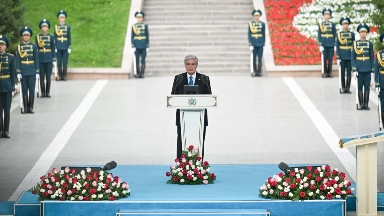 Президент Мемлекеттік ту көтеру рәсіміне қатысты