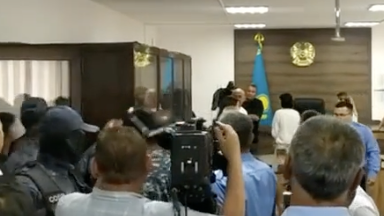 Шерзат ісі: үкім шыққаннан кейін сотталушылар мен туыстары айғай-шу шығарды