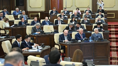 Májilis qarjy qyzmetin tutynýshylar quqyǵyna qatysty túzetýler engizilgen zań jobasyn maqulady