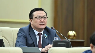 "30 mıllıon teńgege avtokólik alý áldeqaıda jeńil". Depýtat baspana máselesin synǵa aldy