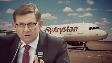 "Uzaq ýaqyt úndemeı keldim". Depýtat FlyArystan-dy qatty synǵa aldy
