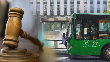 Shymkentte 17 jastaǵy jasóspirim avtobýs júrgizýshisin soqqyǵa jyqqany úshin qamaýǵa alyndy