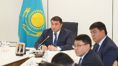«Ысырапшылдыққа жол жоқ»: Түркістан облысының әкімі шенеуніктерді жауапқа тартуды тапсырды