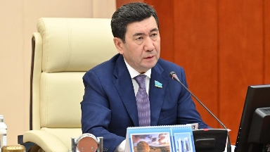 Қошанов парламенттің бірлескен отырысын шақыру туралы өкімге қол қойды