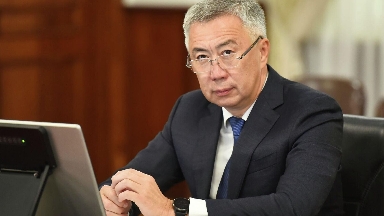 Ең төменгі жалақыны көтеру керек, бірақ абай болу қажет — Жұманғарин