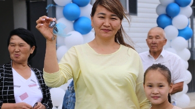 Túlkibasta 48 otbasyǵa páter kiltteri tabystaldy