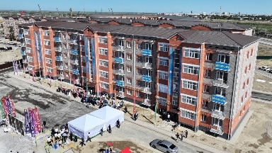 Қызылордада әлеуметтік осал топтарға 60 пәтерлі тұрғын үйдің кілті табысталды