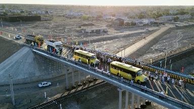 جاڭاقورعاندا تەمىرجول ارقىلى وتەتىن اسپالى كوپىر پايدالانۋعا بەرىلدى