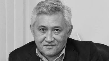 Jýrnalıs Muhtar Túmenbaı ómirden ótti
