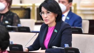 مەديسينا قىزمەتكەرلەرىنە كۇش قولدانعاندار نەشە جىلعا سوتتالۋى مۇمكىن؟ ءالنازاروۆا جاۋاپ بەردى