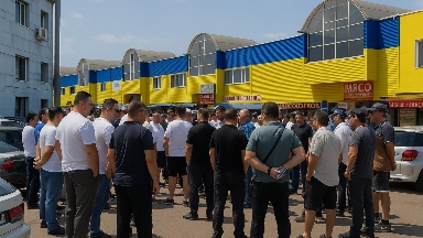 Алматыдағы әйгілі "Жібек жолы" базары сүрілмек: Саудагерлер наразылыққа шықты