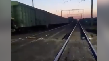 Қазақстанда жүк көлігі мен тепловоз соқтығысып, пойыздар кешікті