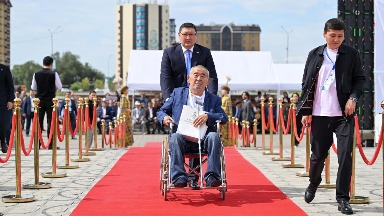 Semeıde «Adamzattyń Abaıy» atty respýblıkalyq aqyndar aıtysy bastaldy