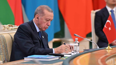 Túrkıada qatty jer silkinisi boldy: Erdoǵan zardap shekkenderge kóńil bildirdi