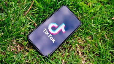 YouTube, TikTok өздерінен ақша тауып жүрген азаматтар туралы салық органына есеп ұсынады