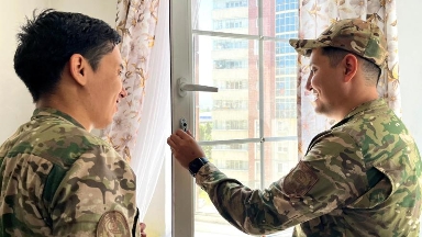 Алматыда балалардың терезеден құлауын болдырмау үшін қауіпсіздік шаралары күшейтілді