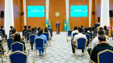 الەۋمەتتىك قولداۋ: ەلوردادا 50-دەن استام تۇلەككە ءبىلىم گرانتتارىنىڭ سەرتيفيكاتتارى تابىستالدى