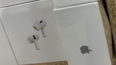 Алматыда "Байсат" базарынан жалған Apple өнімдері тәркіленді