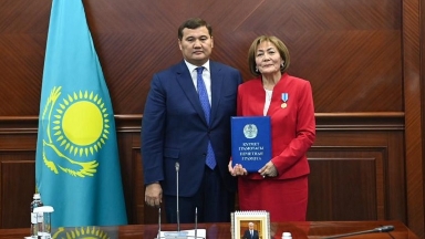 Қызылордада медицина ардагері Бисенкүл Өтегенқызына құрмет көрсетілді