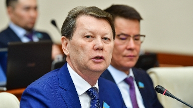 "Ашық талан-таражға жол ашқанмен тең". Депутат көлік саласын сынап тастады