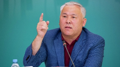 Мемлекеттік телеарналарда әйел құқығын таптайтын сюжеттер көрсетілмеуі тиіс — Әбенов
