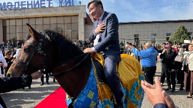 Белгілі актер Бекжан Тұрыстың 60 жас мерейтойы туған жерінде тойланып жатыр