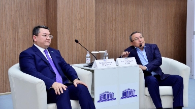 Мәлік Отарбаев Абай университеті студенттеріне Президент Жолдауының басым бағыттарын түсіндірді