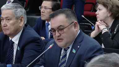 Депутат Үкімет сағатында телефоны жоғалғанын айтты, ал министр "табамыз" деп сендірді