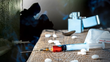 Shymkentte esirtkige táýeldi jeti adam emdelýden bas tartqany úshin aıyppul tóleıdi