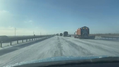 Ақмола облысында ауа райы нашарлауынан мыңға жуық көлік жолда тұрып қалған