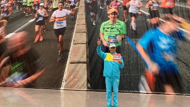 80 جاسىندا الەمدى تاڭعالدىرىپ جۇرگەن قازاقستاندىق مارافونشىنى بىلەسىز بە؟