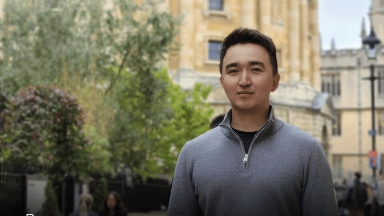 Қазақ жігіті Оксфордта қазақ тілін үйретіп жүр