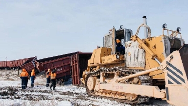 8 ۆاگون رەلستەن شىعىپ كەتكەن: اقمولا وبلىسىنداعى اپات