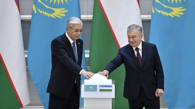“Құны 1,2 миллиард доллар”. Тоқаев пен Мирзиёев бірлескен 7 жобаны іске қосты