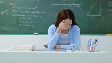 Aqtóbede muǵalimder óz-ózin órtep jiberetinin aıtyp, úndeý jasady