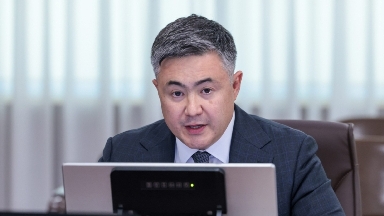 Тимур Сүлейменов 1,7 миллиард теңге сыйақыға қатысты жауап бермей, үнсіз отырып қалды