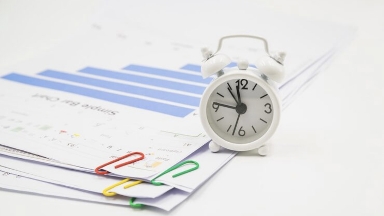 Мәжіліс депутаттары баласы мен науқас туысына қарайтын ата-аналар үшін жұмыс уақытын қысқартуды ұсынды