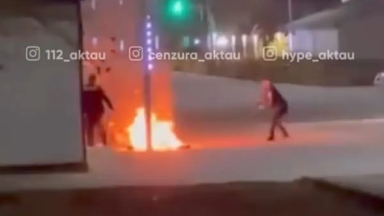 Mańǵystaýda er adam polısıanyń kózinshe ózin órtemek bolǵan