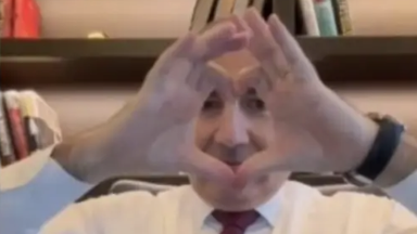 Пашинянның "жүрегі": Армения премьерінің қылығы көпке ұнап қалды