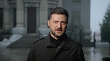 «Қиын сәттердің бірі»: Зеленский Украина халқына арналған 10 минуттық үндеу жазды