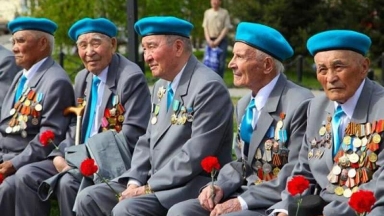 Batyrlar men zardap shekkenderge áleýmettik qoldaý: arnaıy járdemaqy týraly ne belgili?