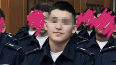 «Белдікпен қылғындырды»: Алматыда ІІМ курсанты 17 жастағы қызды азаптағаны үшін айыпталуда