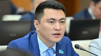 Депутат Дәулет Мұқаев жалақысы қанша екенін айтты