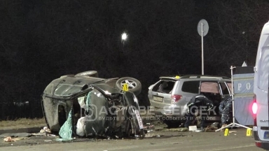 Ақтөбеде үш көлік соқтығысып, екі адам көз жұмды