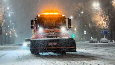 Айлық норманың жартысына жуығы: Алматыда қалың қар жауды