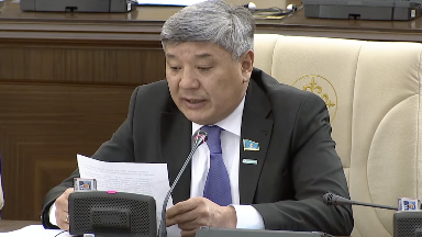 "Миллиондаған қазақстандықтың қалтасына салмақ": депутат тариф қымбаттап кеткенін сынады