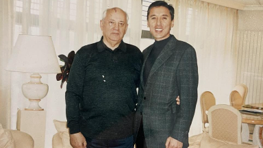 Шешімді кім қабылдады? Болат Әбілов Желтоқсанға қатысты жабық қалған сұрақтарды көтерді