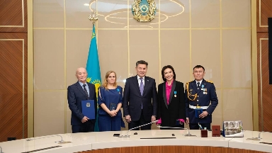 Шығыс Қазақстанда Тәуелсіздік күніне орай мемлекеттік наградалар және Құрмет грамоталары табысталды